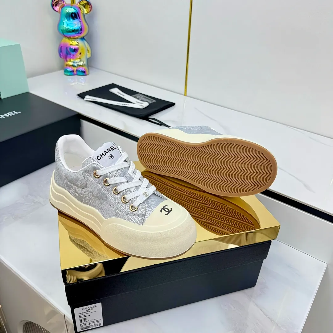 👟👟Ex-factory price 600👟👟 Chanel bread shoes ~ original calfskin panda shoes Chanel 25C latest hot style panda black and white sports shoes casual sneakers Xiaoxiang hot item classic black and white panda color coco girls must pay Fabric: original custom mixed sheepskin lining: original imported breathable mesh lining outsole: Original molded rubber + TPU combination Size: Women's 35-41 👉 👉 👉